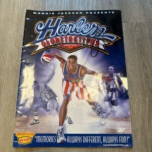 Harlem Globetrotters World Tour Official Program 1999 Autographed by Dut Mayar